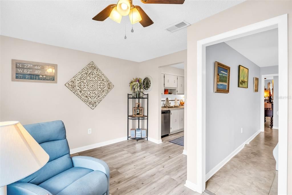 For Sale: $95,000 (1 beds, 1 baths, 790 Square Feet)
