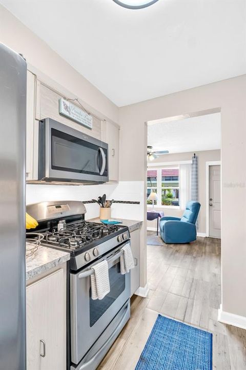 For Sale: $95,000 (1 beds, 1 baths, 790 Square Feet)
