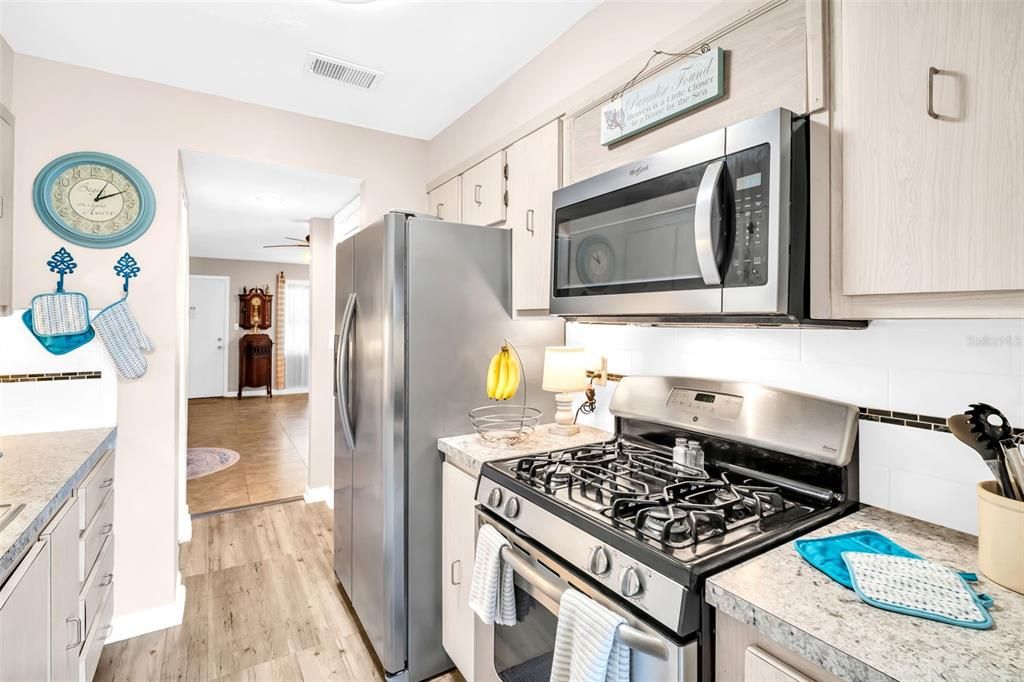 For Sale: $95,000 (1 beds, 1 baths, 790 Square Feet)