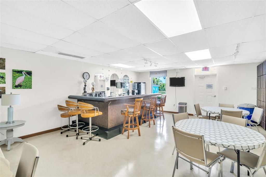 For Sale: $95,000 (1 beds, 1 baths, 790 Square Feet)