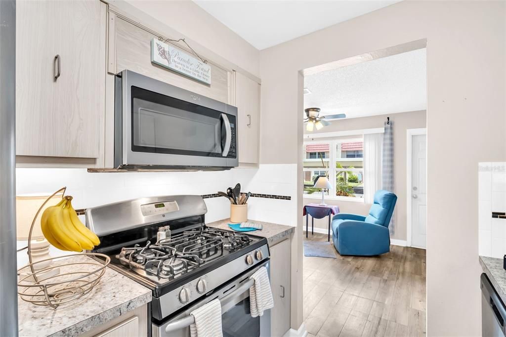 For Sale: $95,000 (1 beds, 1 baths, 790 Square Feet)