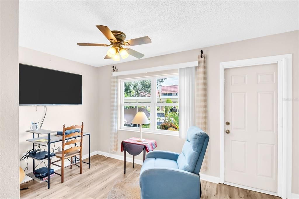 For Sale: $95,000 (1 beds, 1 baths, 790 Square Feet)