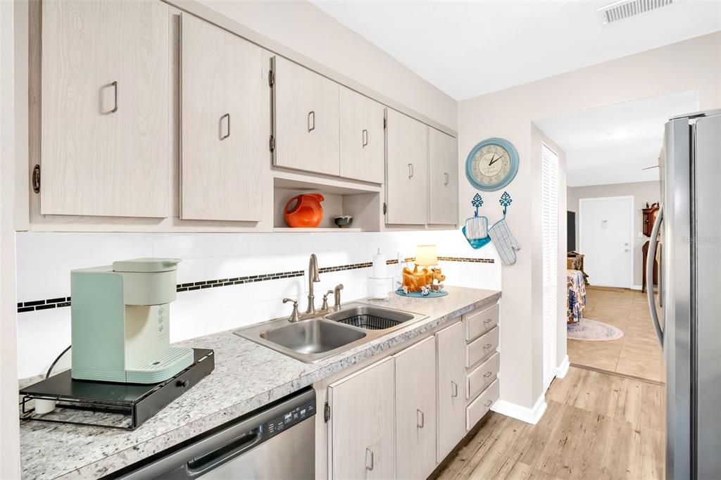 For Sale: $95,000 (1 beds, 1 baths, 790 Square Feet)