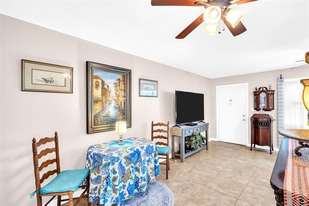 For Sale: $95,000 (1 beds, 1 baths, 790 Square Feet)