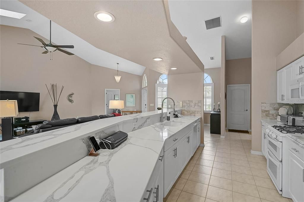 Activo con contrato: $609,000 (3 camas, 2 baños, 2522 Pies cuadrados)