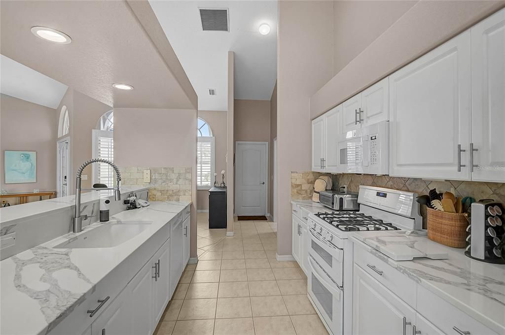 Activo con contrato: $609,000 (3 camas, 2 baños, 2522 Pies cuadrados)