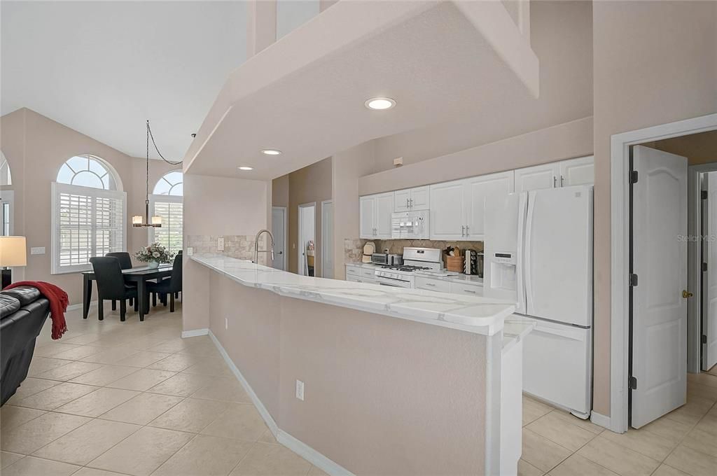Activo con contrato: $609,000 (3 camas, 2 baños, 2522 Pies cuadrados)