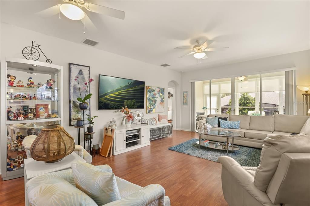 For Sale: $300,000 (3 beds, 2 baths, 1442 Square Feet)