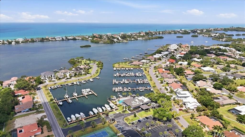 Под контрактом: $1,095,000 (5 спален, 3 ванн, 2723 Квадратных фут)