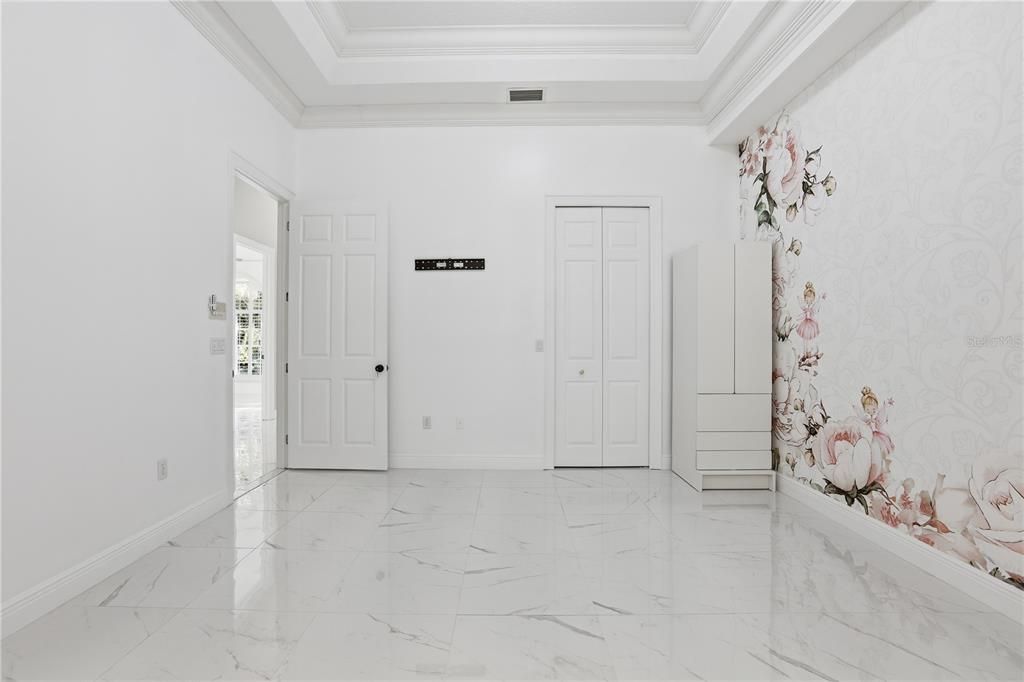 For Sale: $1,650,000 (6 beds, 3 baths, 5782 Square Feet)