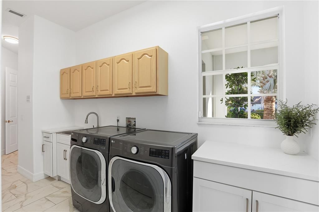 For Sale: $1,650,000 (6 beds, 3 baths, 5782 Square Feet)