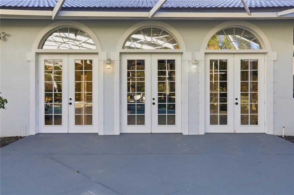 For Sale: $1,650,000 (6 beds, 3 baths, 5782 Square Feet)