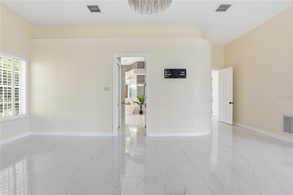 For Sale: $1,650,000 (6 beds, 3 baths, 5782 Square Feet)