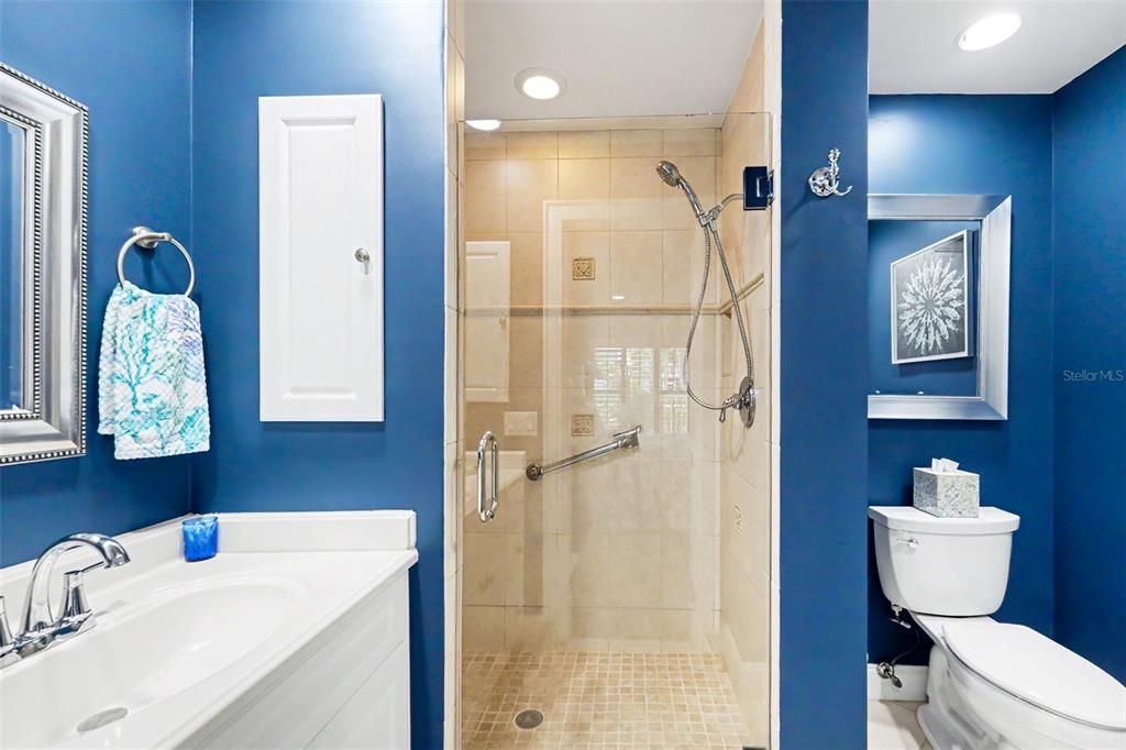 For Sale: $325,000 (2 beds, 2 baths, 1315 Square Feet)