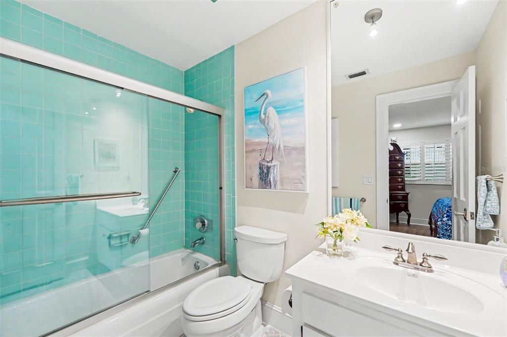 For Sale: $325,000 (2 beds, 2 baths, 1315 Square Feet)