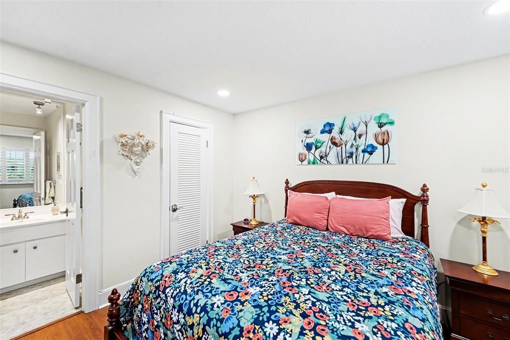 For Sale: $325,000 (2 beds, 2 baths, 1315 Square Feet)
