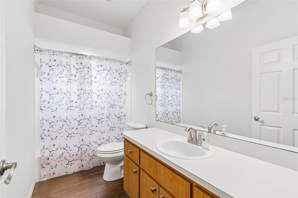 Activo con contrato: $325,000 (3 camas, 2 baños, 1921 Pies cuadrados)