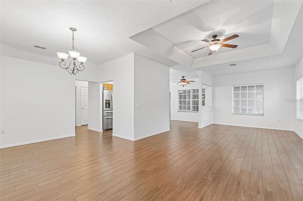 Activo con contrato: $325,000 (3 camas, 2 baños, 1921 Pies cuadrados)