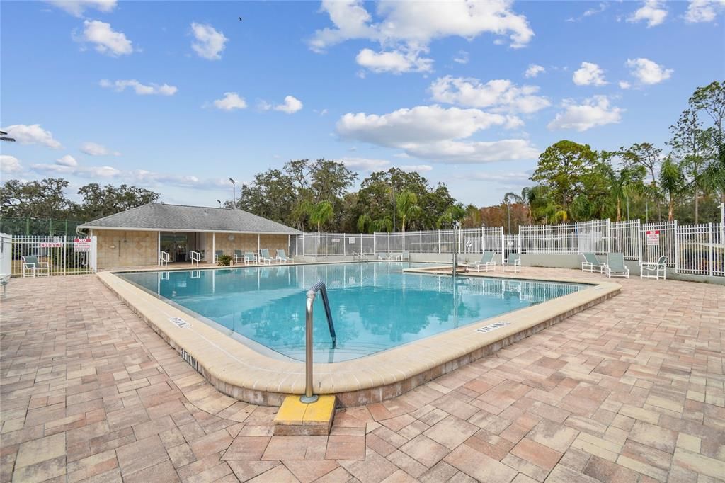 Activo con contrato: $325,000 (3 camas, 2 baños, 1921 Pies cuadrados)