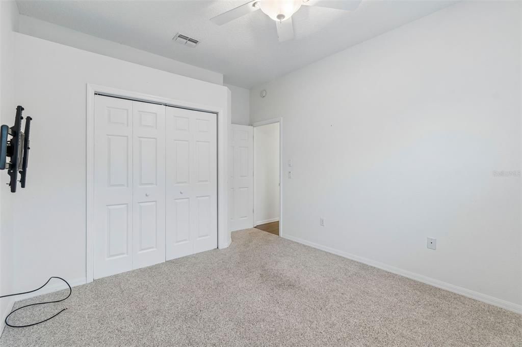 Activo con contrato: $325,000 (3 camas, 2 baños, 1921 Pies cuadrados)