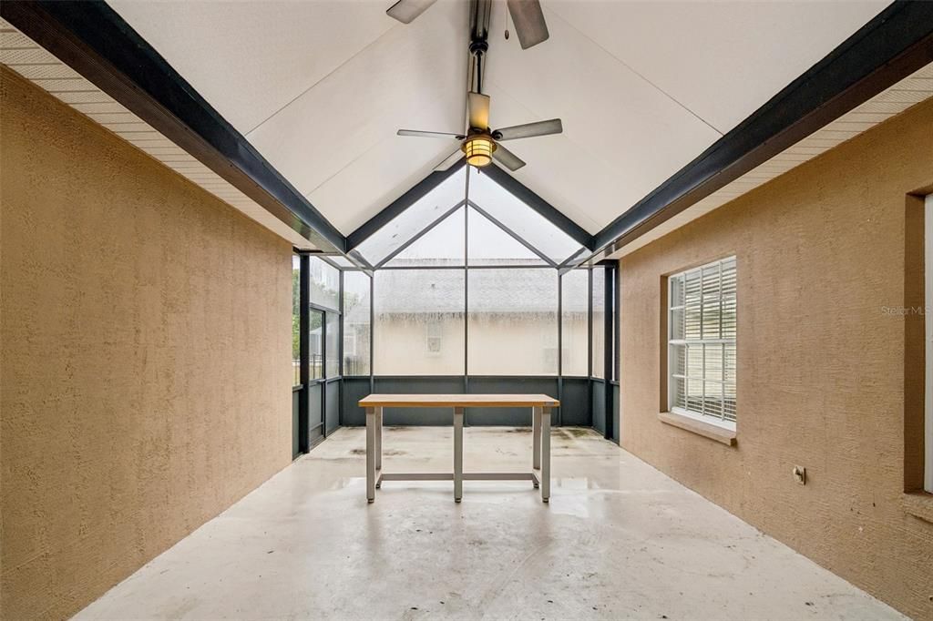 Activo con contrato: $325,000 (3 camas, 2 baños, 1921 Pies cuadrados)