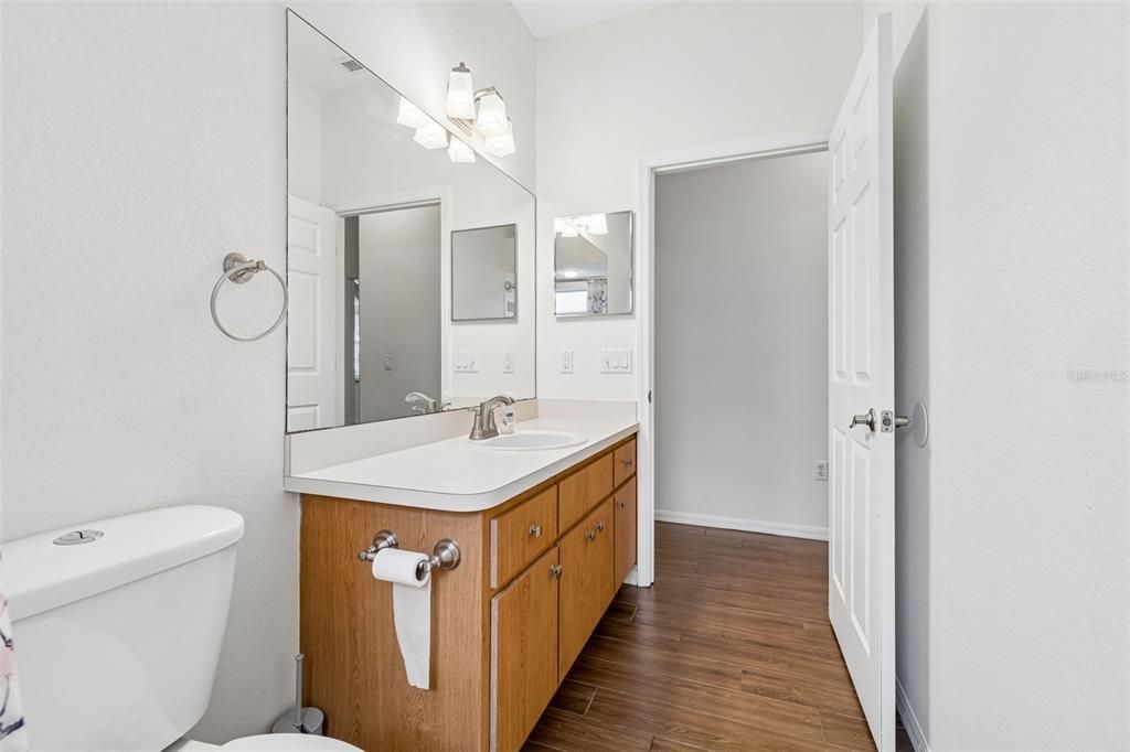 Activo con contrato: $325,000 (3 camas, 2 baños, 1921 Pies cuadrados)