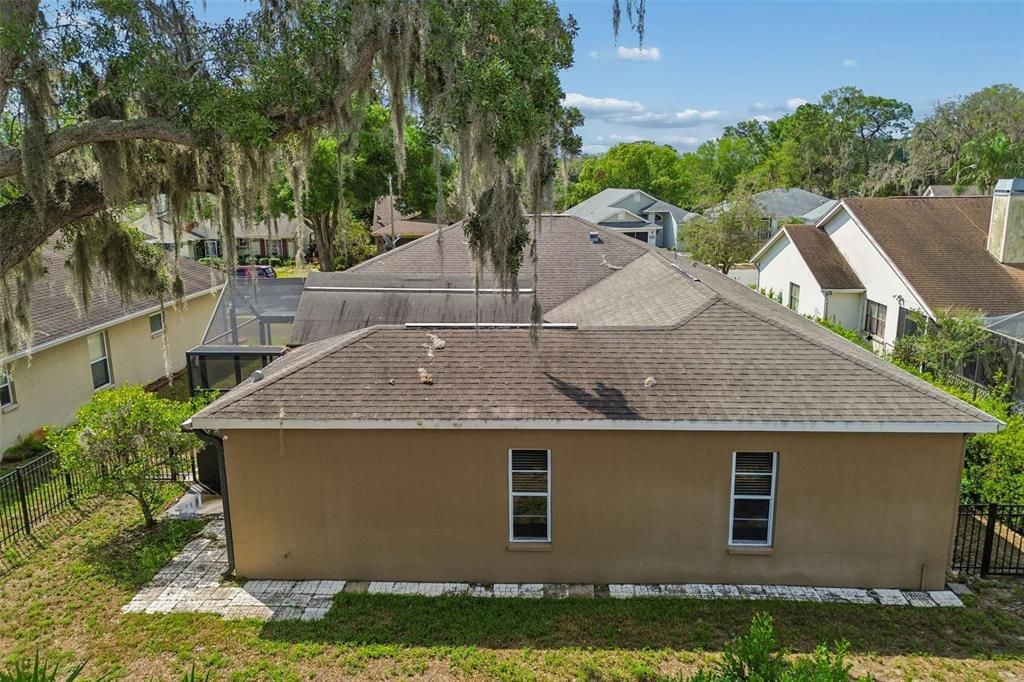 Activo con contrato: $325,000 (3 camas, 2 baños, 1921 Pies cuadrados)