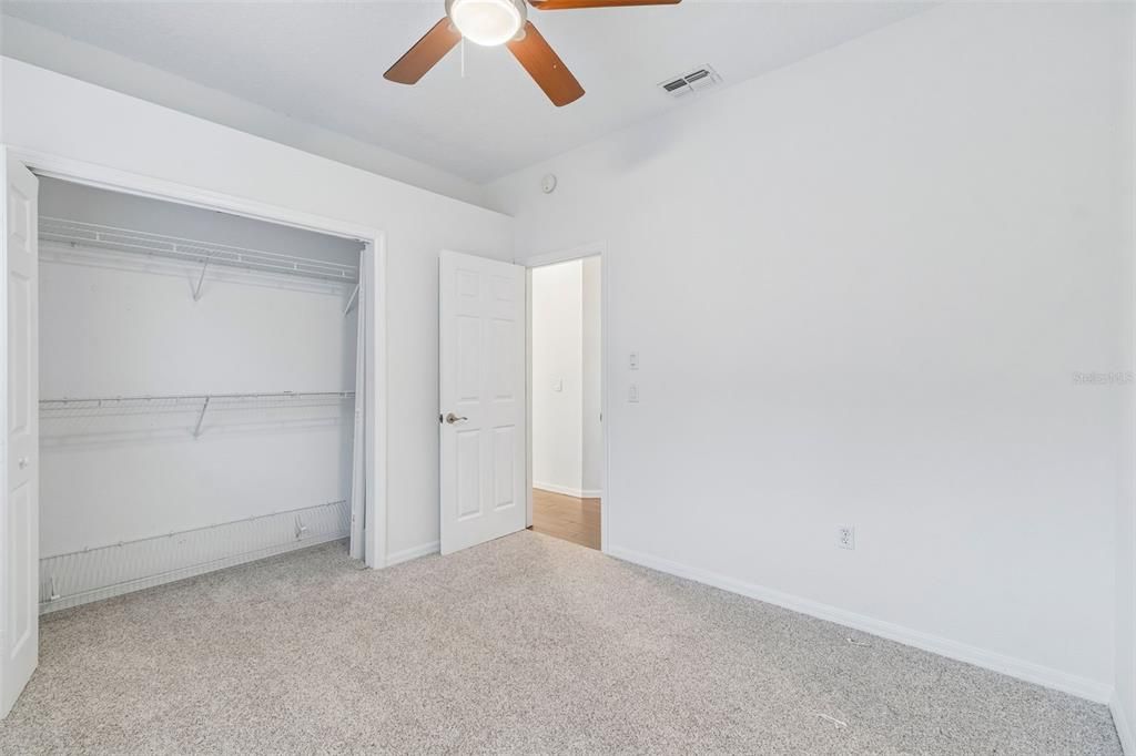 Activo con contrato: $325,000 (3 camas, 2 baños, 1921 Pies cuadrados)