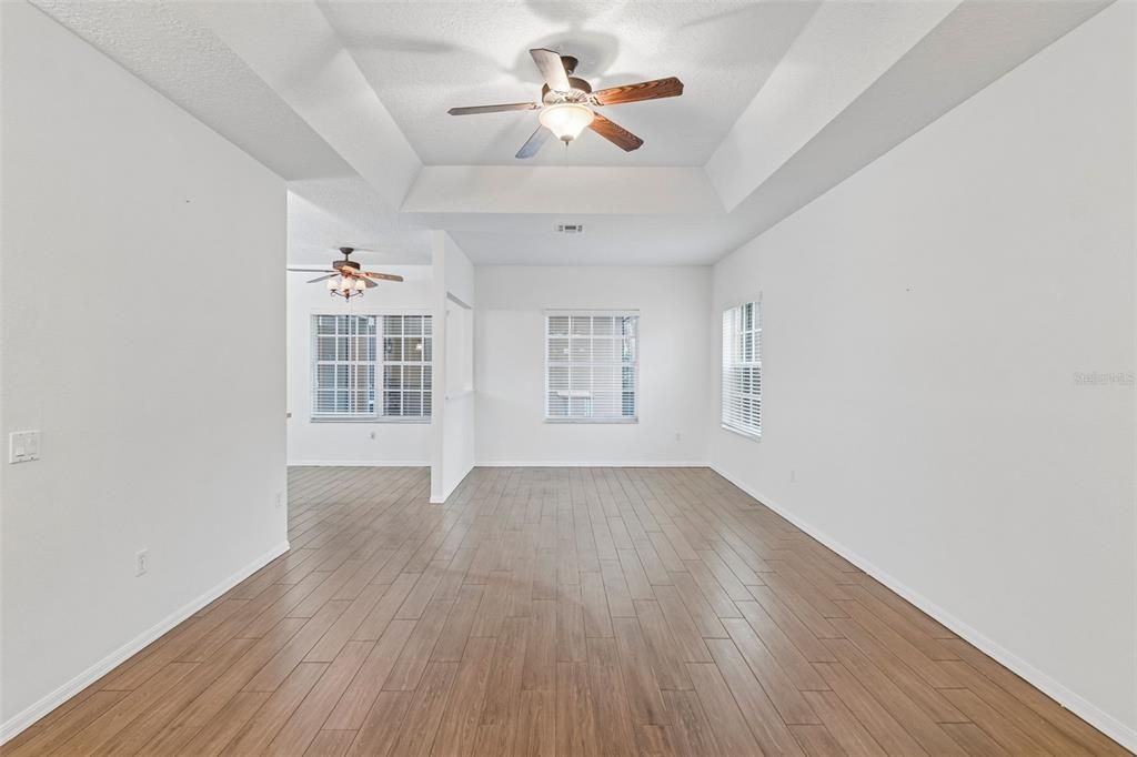 Activo con contrato: $325,000 (3 camas, 2 baños, 1921 Pies cuadrados)