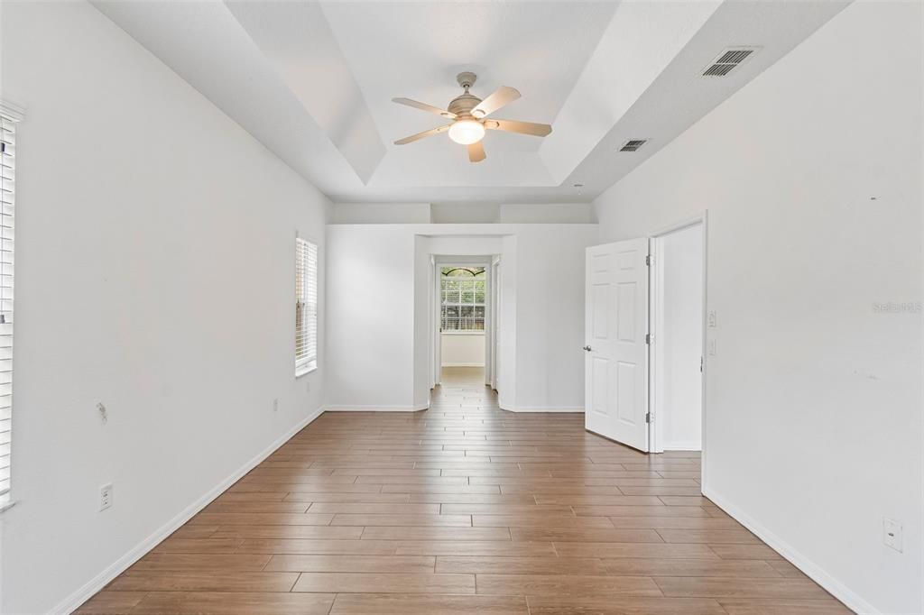 Activo con contrato: $325,000 (3 camas, 2 baños, 1921 Pies cuadrados)