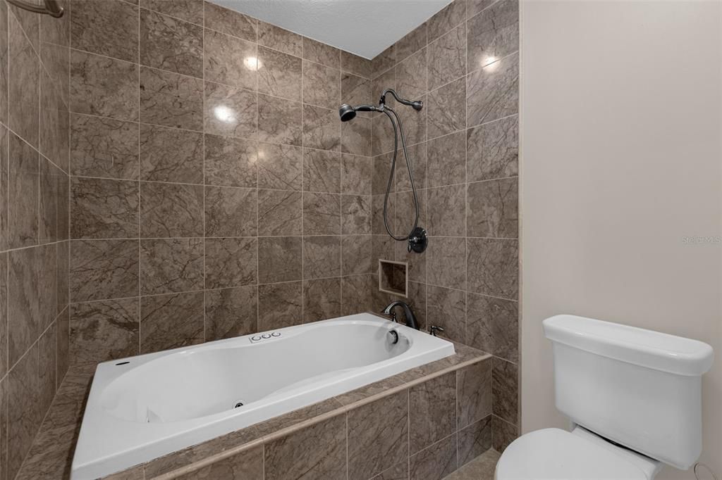 For Sale: $395,000 (2 beds, 2 baths, 1428 Square Feet)