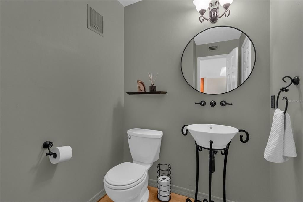 For Sale: $395,000 (2 beds, 2 baths, 1428 Square Feet)