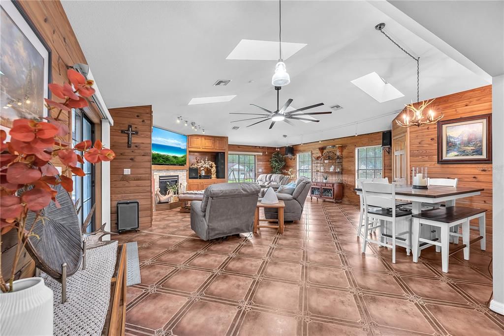 For Sale: $559,000 (3 beds, 2 baths, 2361 Square Feet)