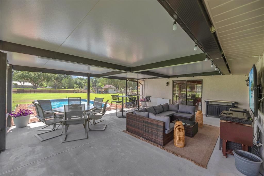 For Sale: $559,000 (3 beds, 2 baths, 2361 Square Feet)