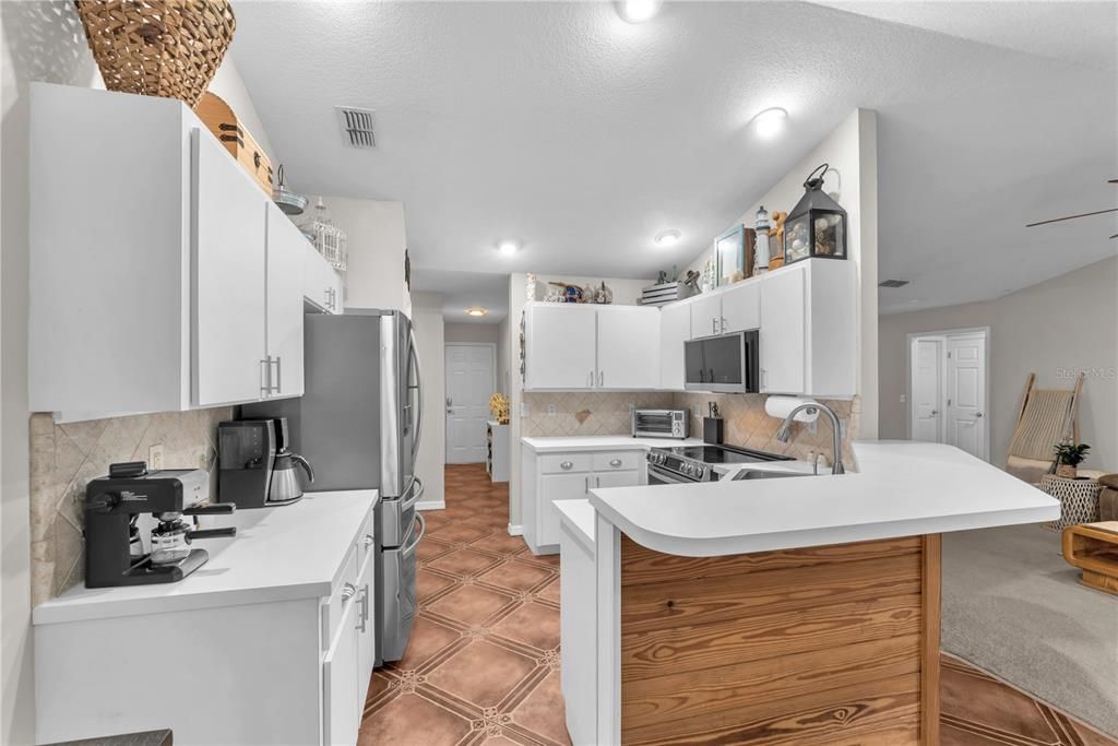 For Sale: $559,000 (3 beds, 2 baths, 2361 Square Feet)