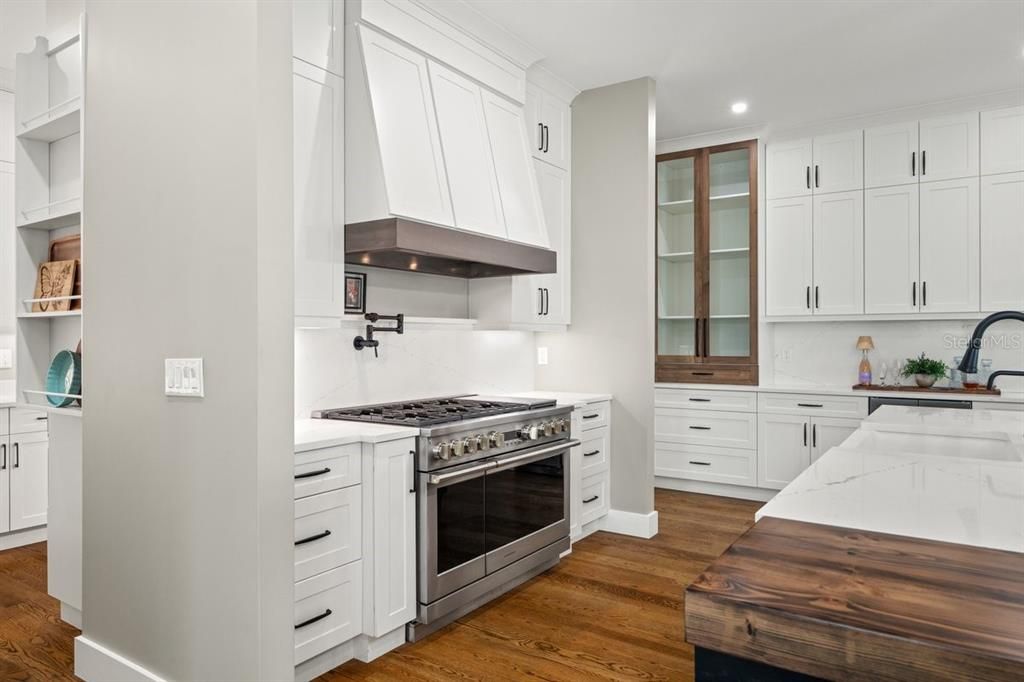 For Sale: $5,500,000 (5 beds, 6 baths, 6201 Square Feet)