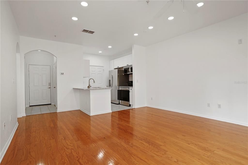В аренду: $2,050 (2 спален, 2 ванн, 1010 Квадратных фут)