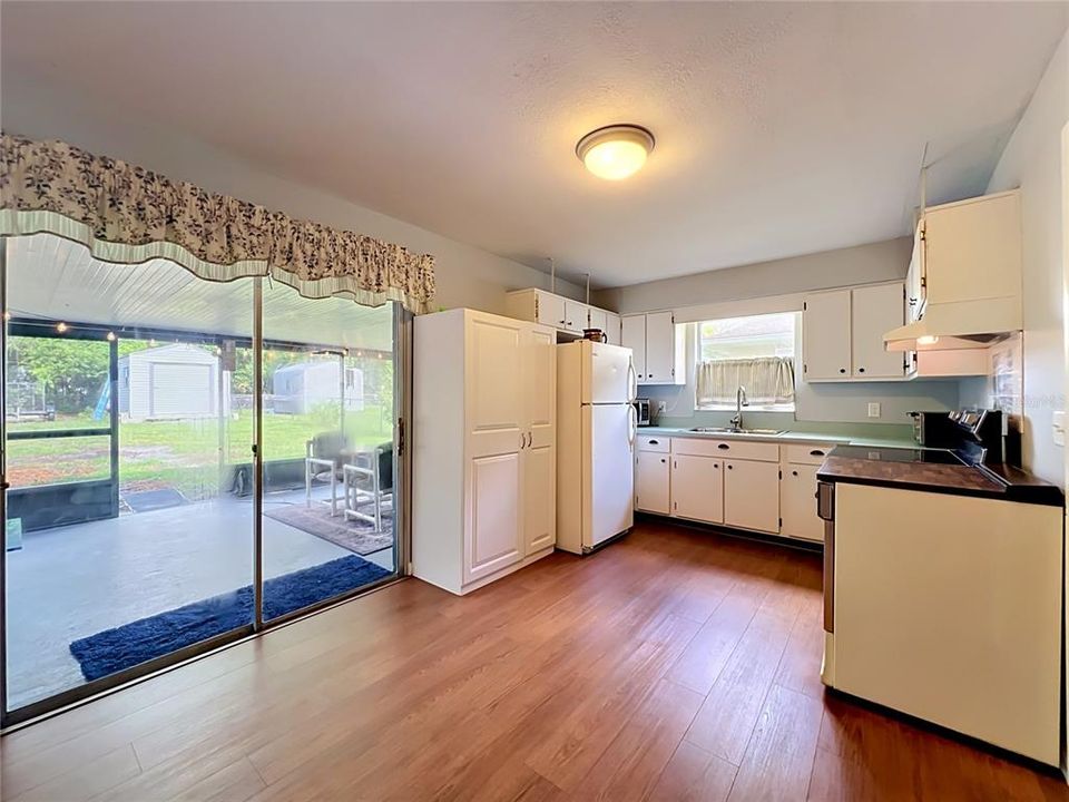 For Sale: $307,500 (3 beds, 2 baths, 1196 Square Feet)