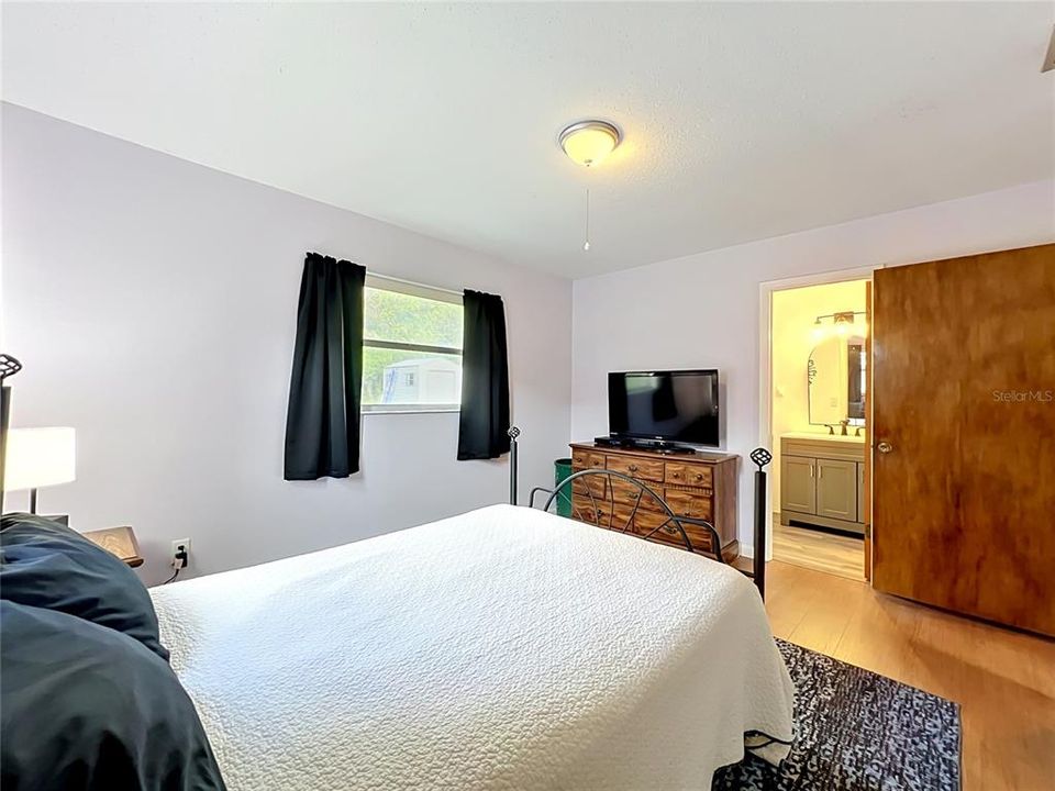 For Sale: $307,500 (3 beds, 2 baths, 1196 Square Feet)