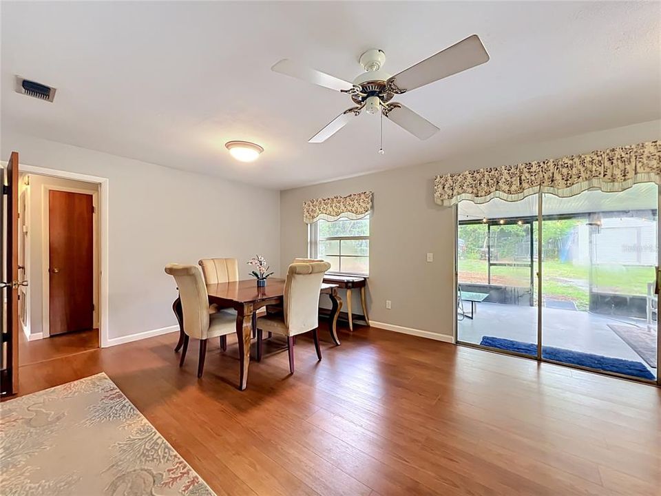 For Sale: $307,500 (3 beds, 2 baths, 1196 Square Feet)