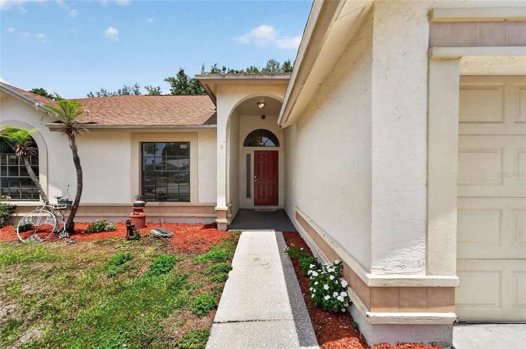 Activo con contrato: $329,900 (3 camas, 2 baños, 1306 Pies cuadrados)