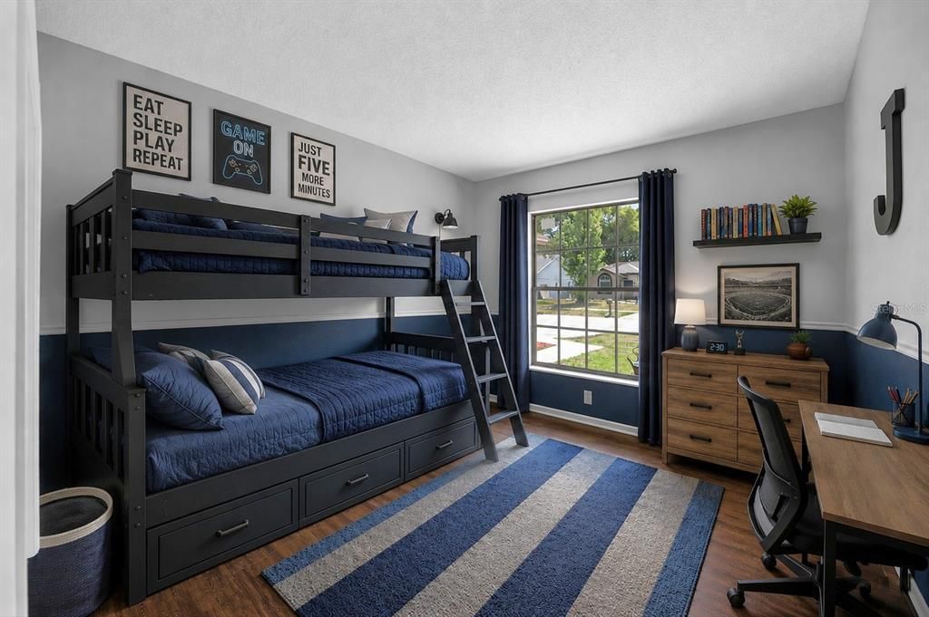 Activo con contrato: $329,900 (3 camas, 2 baños, 1306 Pies cuadrados)