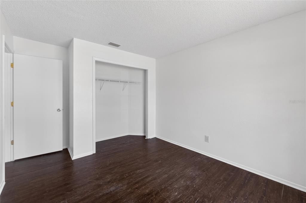 Activo con contrato: $329,900 (3 camas, 2 baños, 1306 Pies cuadrados)