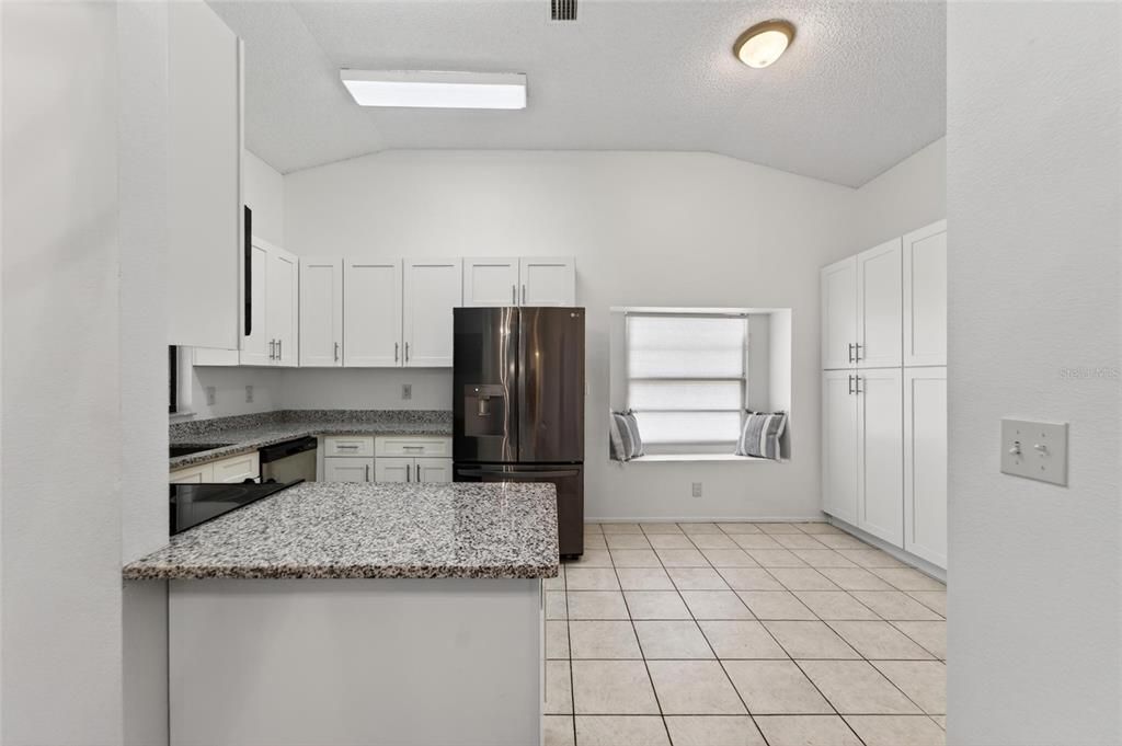 Activo con contrato: $329,900 (3 camas, 2 baños, 1306 Pies cuadrados)