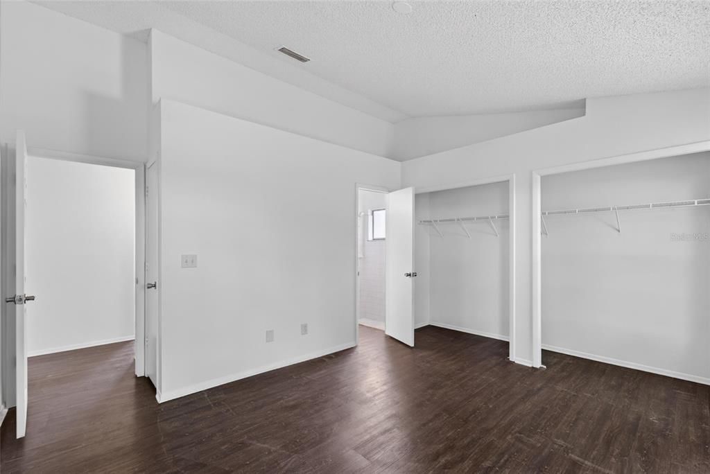 Activo con contrato: $329,900 (3 camas, 2 baños, 1306 Pies cuadrados)