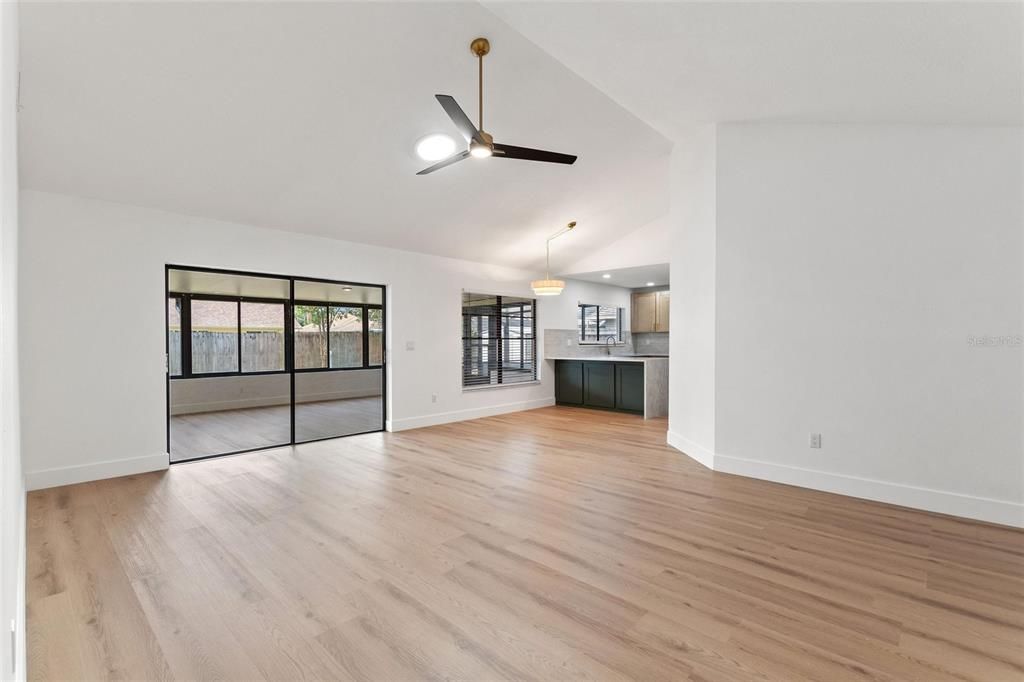 Activo con contrato: $449,000 (3 camas, 2 baños, 1433 Pies cuadrados)