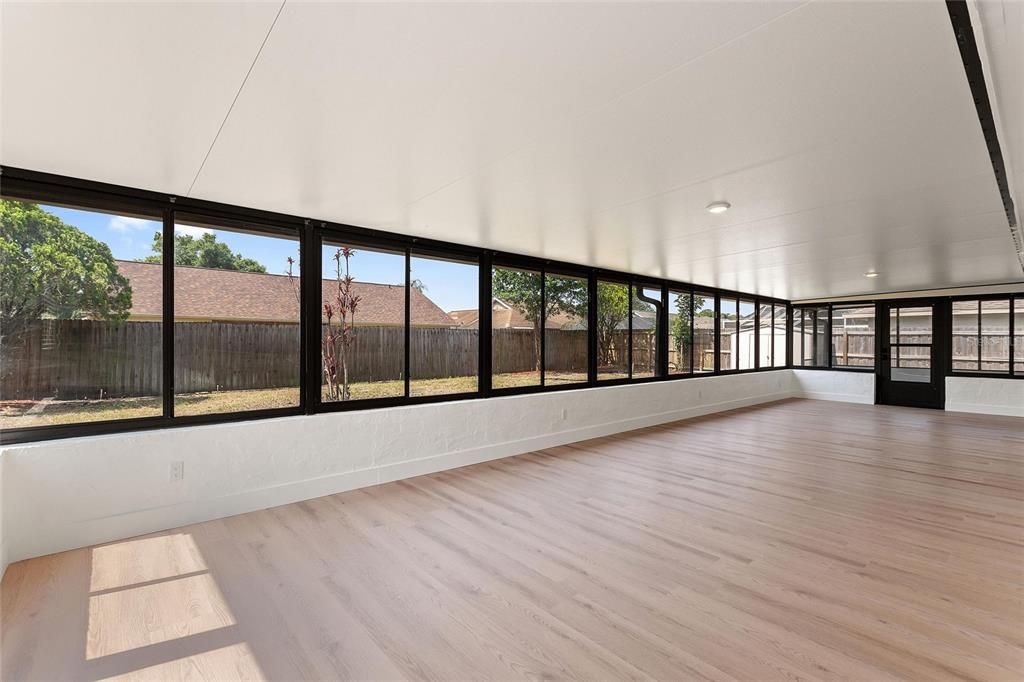 Activo con contrato: $449,000 (3 camas, 2 baños, 1433 Pies cuadrados)
