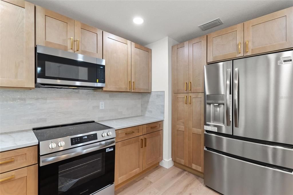 Activo con contrato: $449,000 (3 camas, 2 baños, 1433 Pies cuadrados)