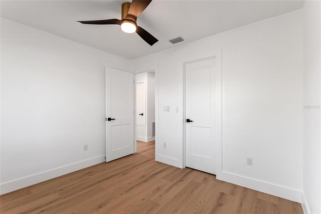 Activo con contrato: $449,000 (3 camas, 2 baños, 1433 Pies cuadrados)