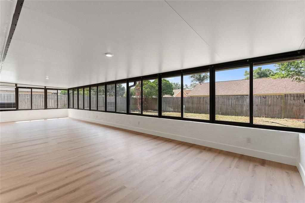 Activo con contrato: $449,000 (3 camas, 2 baños, 1433 Pies cuadrados)